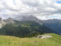 sjezd do Canazei s výhledem na skalní masív Marmolada s vůbec nejvyšším vrcholem Dolomit Punta di Penia (3344m) (46/55)