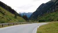 Z Feichten pokračuje stoupání k přehradě Gepatsch, největší vodní nádrži v západním Rakousku.
 (5/12)
