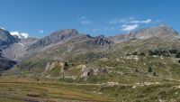 První výškové metry nabíráme hned po startu ze zimního střediska Pontresina (1805 m) ve stoupání na Berninapass (2328 m). (3/70)