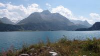 Jezero Silvaplana See v Horním Engadinu u obce Silvaplana. V pozadí masiv Piz da la Margna (3159 m). (44/70)